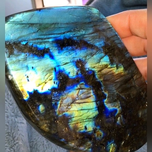 Big Bright Beauty! Large Labradorite Free-form - Picture 14 of 17